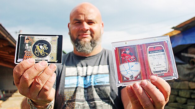 Jiří Ondejčík sbírá hokejové karty, na většině je Jaromír Jágr.