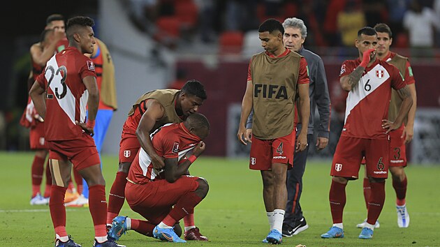 Fotbalisté Peru vstřebávají zklamání z neúspěšné baráže o postup na mistrovství světa, Austrálie podlehli po penaltovém rozstřelu.