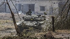 Ukrajinský tank na frontové linii v ostřelovaném Severodoněcku (8. června 2022) | na serveru Lidovky.cz | aktuální zprávy