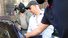 Policisté odvádějí náměstka pražského primátora Petra Hlubučka. (15. června...