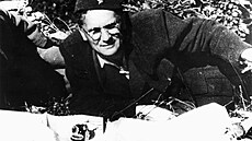 Josip Broz Tito (1892-1980) vedl jugoslávský protinacistický odboj, podstoupil...