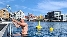 Koupel. Autor�v úprk z polárního mo�e v Tromsø.