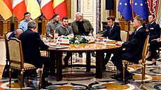 Ukrajinský prezident Zelenskyj na schzce s francouzským a rumunským...