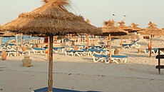 Typický pohled na plá� v Tunisku. Djerba je v�ak v mnohém výjime�ná.