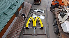 Ruská verze někdejších restaurací McDonald's představila své logo.