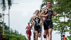 Česká reprezentantka Tereza Zimovjanová během triatlonového poháru v mexickém...