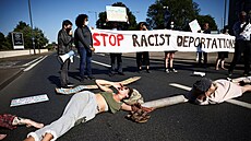 Britové protestují proti deportaci adatel o azyl do Rwandy. (14. ervna 2022)