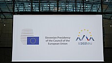 Logo slovinského pedsednictví Rad Evropské unie (vpravo, 1. ervence 2021)