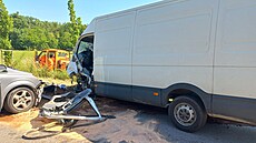 Na silnici u Hodonína se p�i �elní srá�ce osobního auta s dodávkou zranilo �est...