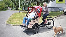 �eská Lípa, 6. 6. 2022 - Dobrovolníci z Adry vozí seniory na elektrorik�e