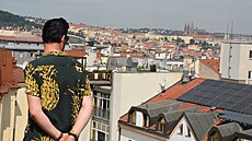 Netradi�ní výhled na Pra�ský hrad a metropoli pod ním.