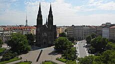 Námstí Míru v Praze je odtud z výky jako na dlani.
