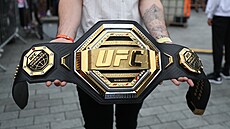 Pás pro ampiona UFC pivezl do Brna ukázat Jií Procházka.