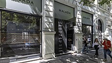 �perky Halada lze nakoupit také v Pa�í�ské ulici v centru Prahy. (15. �ervna...