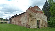 Po revoluci se správa zámku sna�ila získat nap�l z�ícenou oran�erii zp�t do...