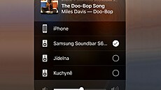 Soundbar Sonos Ray (vpravo) a Samsung WH-S61B (vlevo)