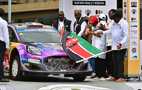 Keský prezident Uhuru Kenyatta odmávnul Sebastienu Loebovi start na Safari...