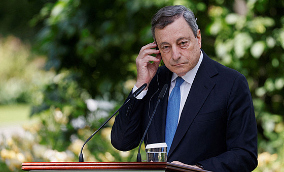 Mario Draghi bhem tiskové konference v Kyjev. (16. ervna 2022)