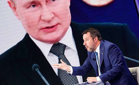 éf italské strany Liga Matteo Salvini bhem televizní debaty o ruské invazi na...
