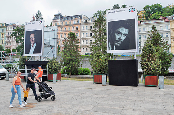 Instalace dekorací a pípravy zázemí 56. roníku Mezinárodního filmového...