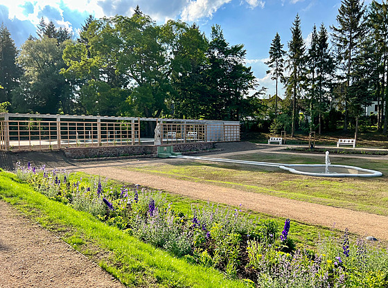 Kumpánova zahrada ve Slaném přivítala první návštěvníky. (11. června 2022)