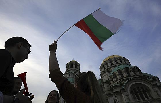 Provládní demonstranti na shromádní ped bulharským parlamentem v Sofii (22....