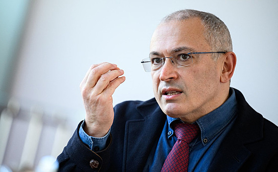 Známý oponent Kremlu Michail Chodorkovskij v Berlíně. (23. května 2022)