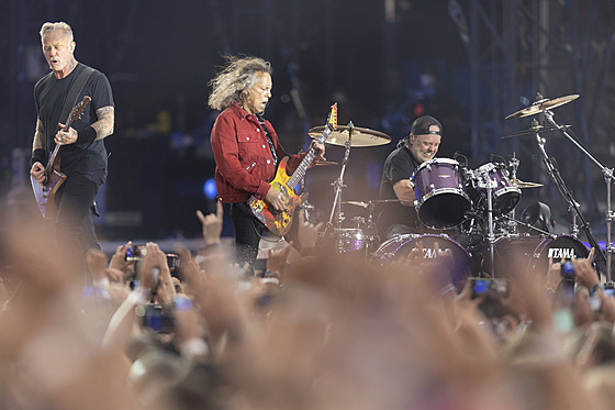 Americká kapela Metallica bhem ivého vystoupení na akci Prague Rocks na letiti v Letanech (22. ervna 2022)