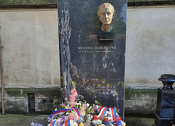 V pondlí uplynulo 72 let od justiní vrady Milady Horákové. Lidé uctili její...