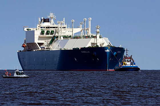 Americký tanker Isabella vplouvá do přístavu terminálu LNG ve Svinoústí. (28....