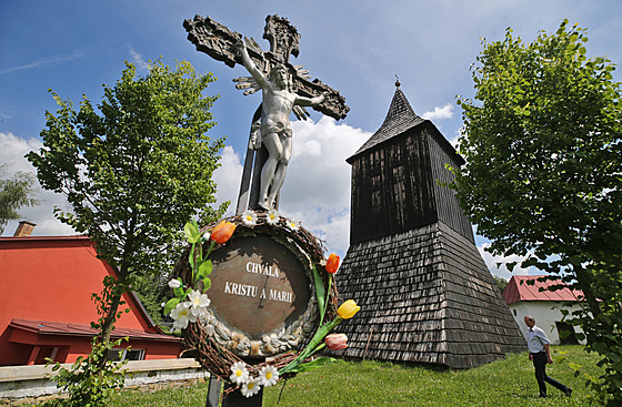 Zvonice u kostela svatého Václava v Horním Studenci stojí už tři staletí. Její...