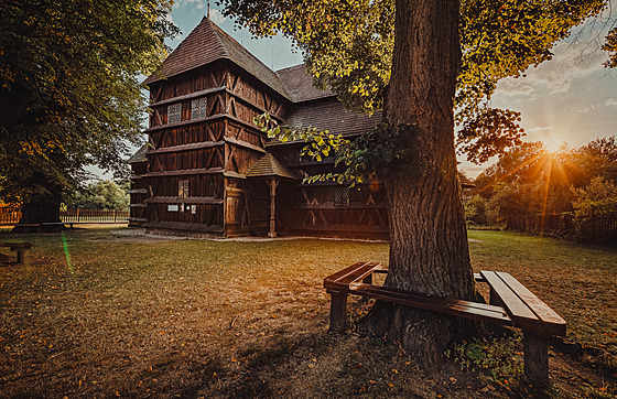 Artikulární evangelický kostel v obci Hronsek je na seznamu UNESCO.