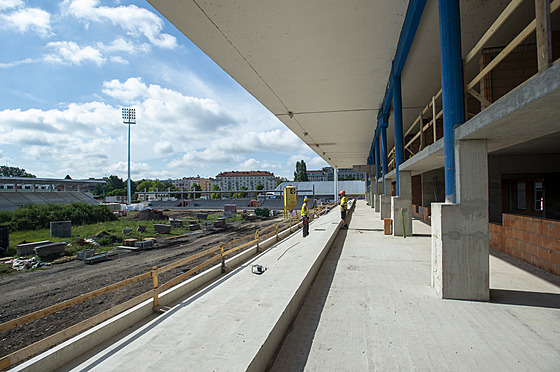 Stavba fotbalového stadionu v Pardubicích