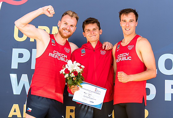 Marek Grycz, Martin Vlach a Jan Kuf (zleva) po závod Svtového poháru...