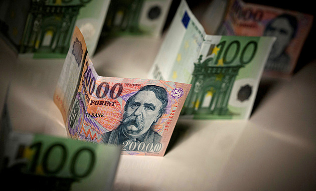 Přehodnotí Maďarsko názor na euro? Země chce zastavit propad forintu
