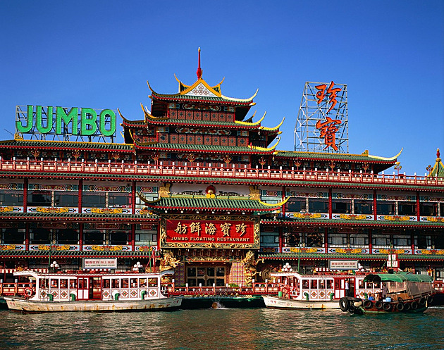 Plovoucí model císařského paláce šel ke dnu. Restaurace byla klenotem Hongkongu
