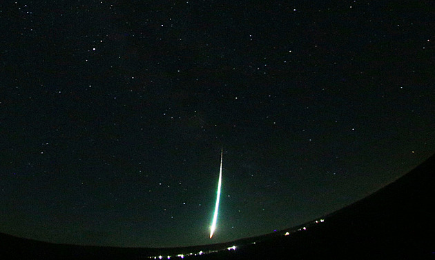 Oblohu nad Českem ozářil meteorit. Po jeho zbytcích pátrají Rakušané