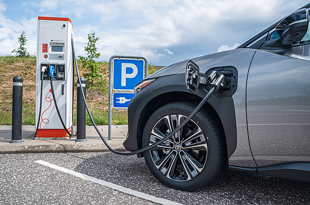 Belgický stát bude od roku 2024 kupovat jen elektromobily, Česko nespěchá