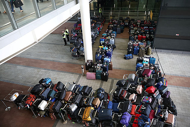Za chaos v letectví mohou nejen letiště, ale také aerolinky, míní piloti