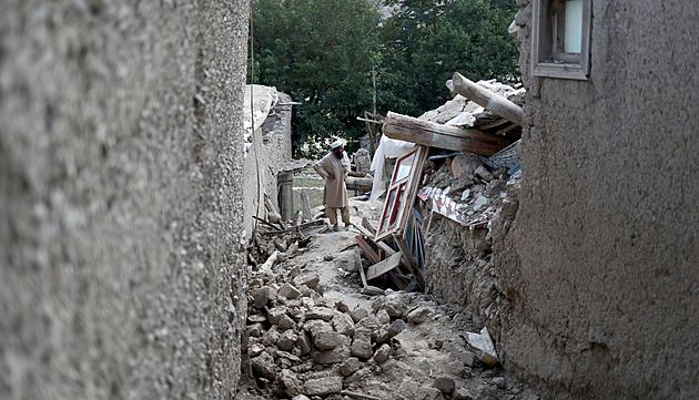 Počet obětí zemětřesení v Afghánistánu je více než 2000, zraněných 9000