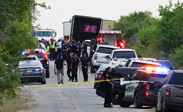 Na pět desítek migrantů zemřelo v Texasu v rozpáleném kamionu