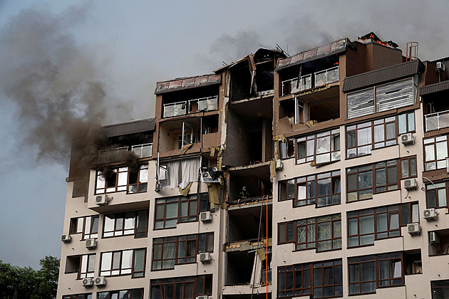 Kyjevem otřásly další výbuchy, město zřejmě zasáhly rakety. Pobořily i obytný dům