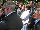 Ulo�en� uren s ostatky �esti �len� rodiny Mattoni do rodinn� hrobky na h�bitov�...