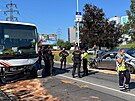 V Praze 11 se eln srazil autobus s autem, 16 lid je zrannch. (23. ervna...