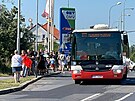 V Praze 11 se eln srazil autobus s automobilem, 16 lidí se zranilo. (23....