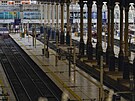 Prázdná nádra�ní hala stanice Liverpool Street v Londýn� v den stávky...