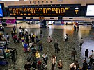 Cestující �ekají na ohlá�ení svých vlak� na nádra�í Euston. (21. �ervna 2022)