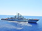 Fregata Ladnij bhem ínsko-ruských cviení (19. kvtna 2015)