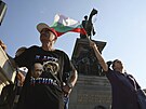 Protivládní demonstrant na shromádní ped bulharským parlamentem v Sofii....