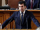 Bulharský premiér Kiril Petkov ped hlasováním o nedve vlád. (22. ervna...